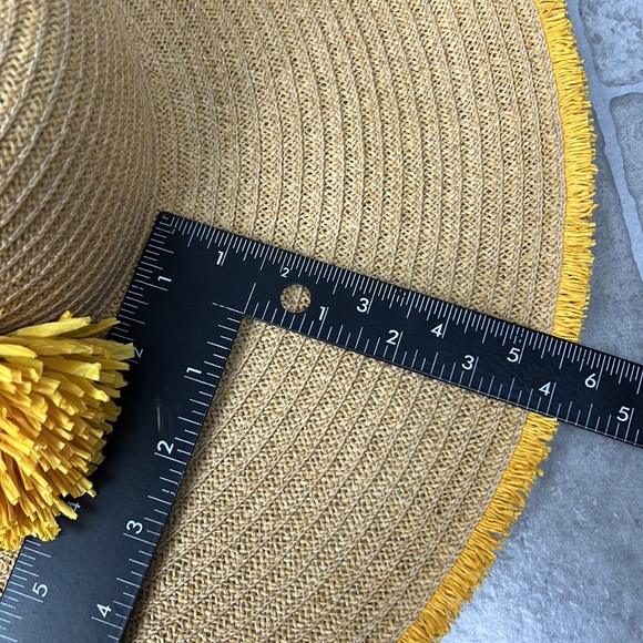 NINE WEST Braided Large Wide Brim Hat with Paper yellow Flower ๐ผ & yellow trim - Picture 4 of 12